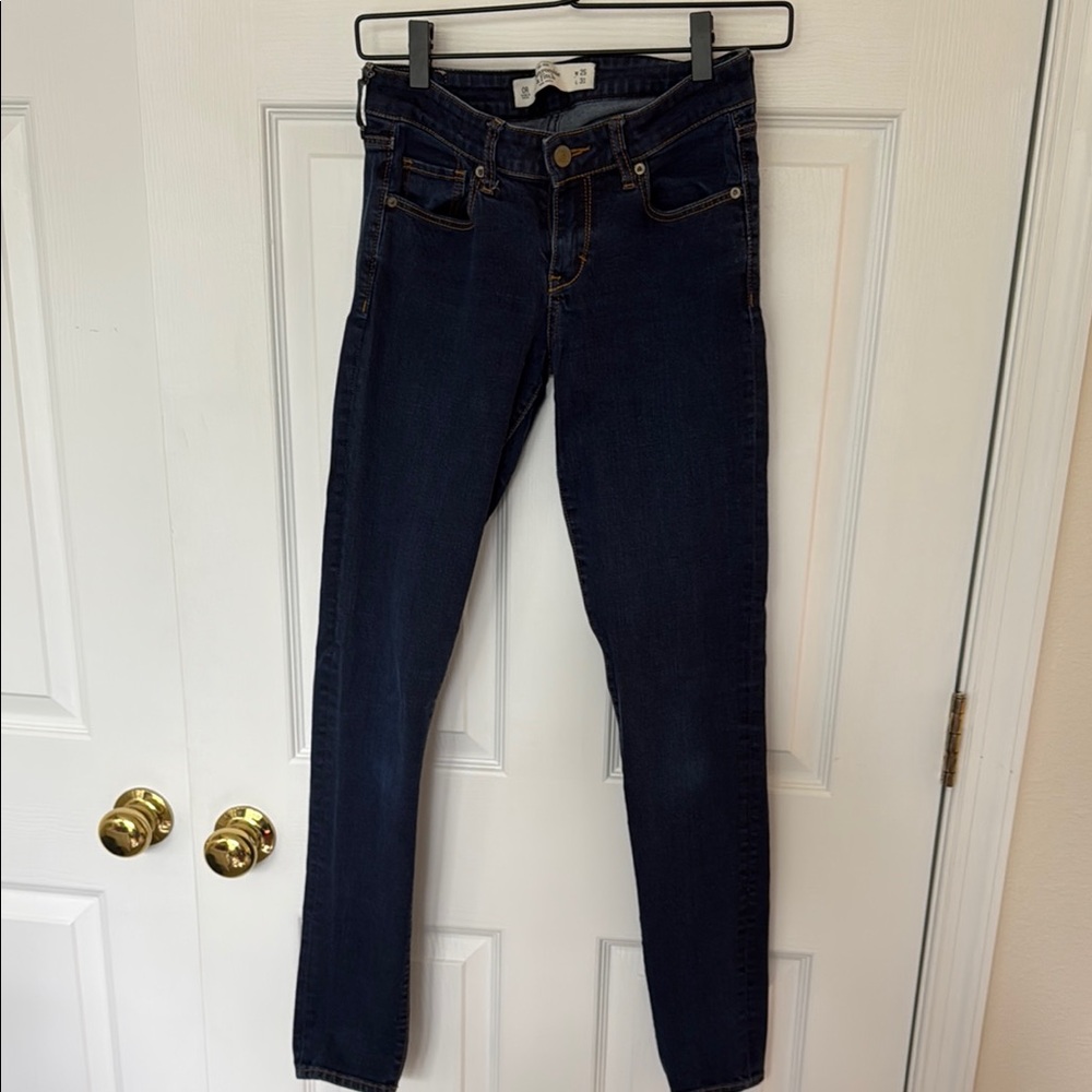 Abercrombie Women's Dark Blue Jeans size w25 and l 31